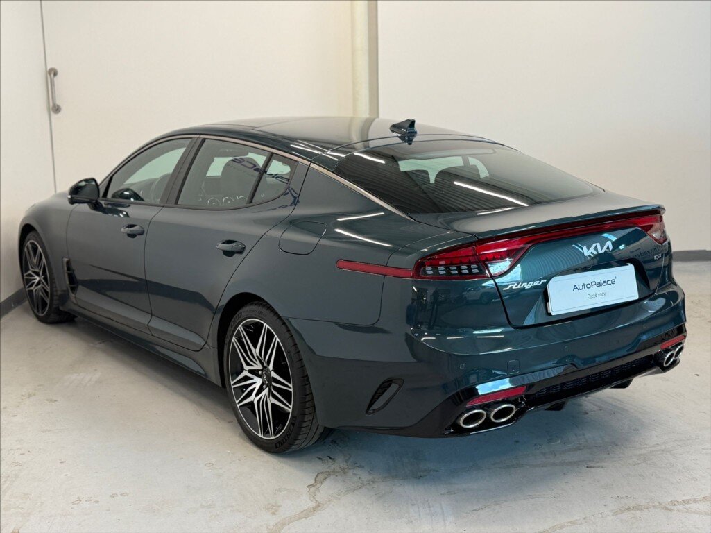 KIA Stinger Liftback 3,3 l 269 kw