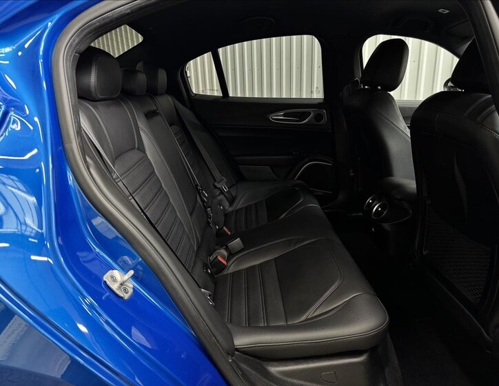 Alfa Romeo Giulia Sedan / Limuzína 2,0 l 206 kw