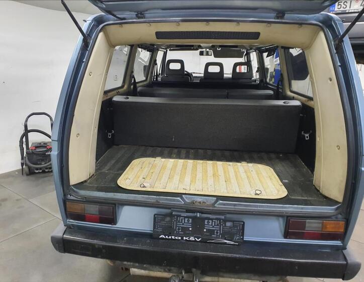 Volkswagen Caravelle 10