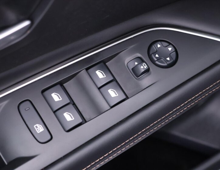 Peugeot 3008 SUV / Terénní 1,2 l 96 kw