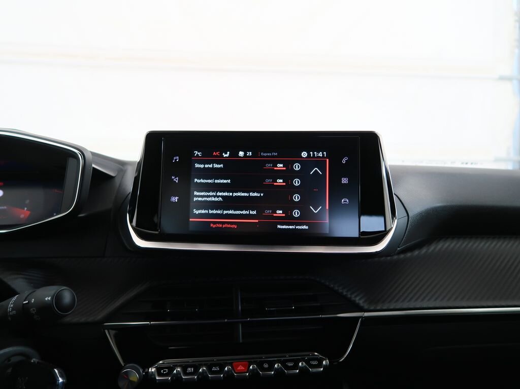 Peugeot 2008 SUV 1,2 l 74 kw