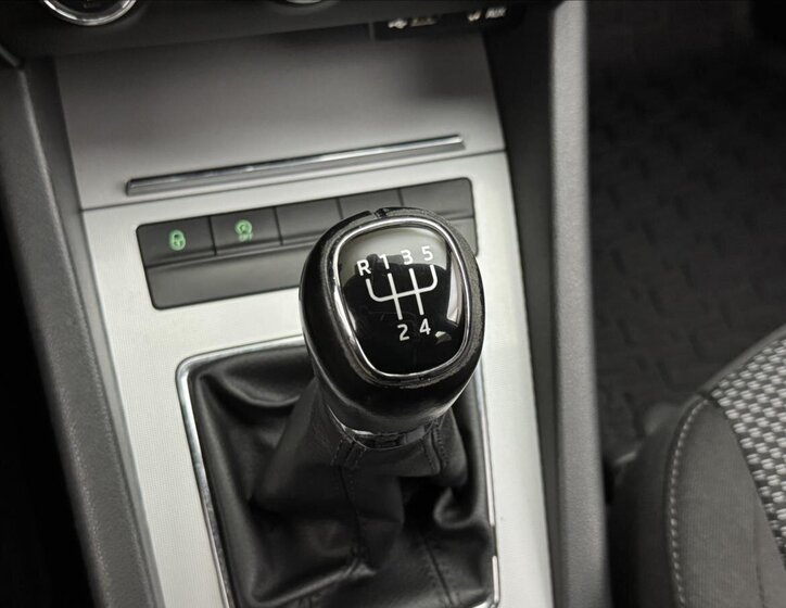 Škoda Octavia Sedan / Limuzína 1,6 l 77 kw