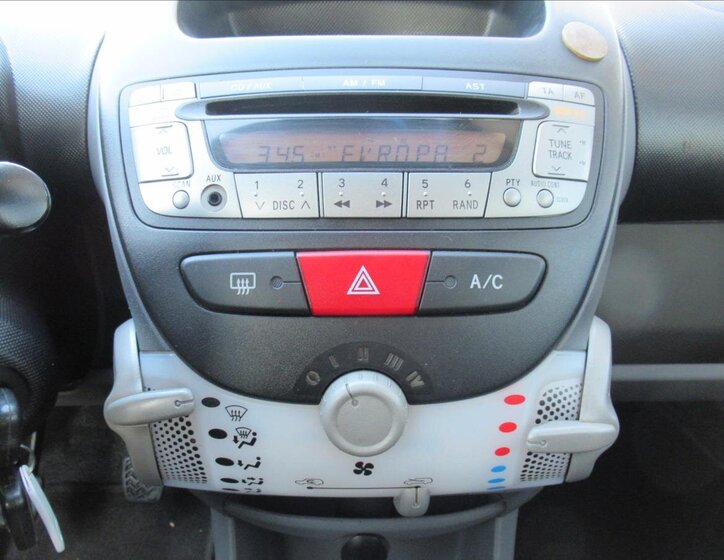 Peugeot 107 Hatchback 998,0 50 kw