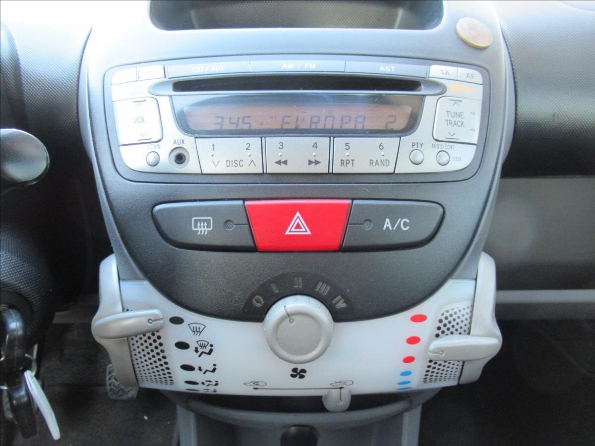 Peugeot 107 Hatchback 998,0 50 kw