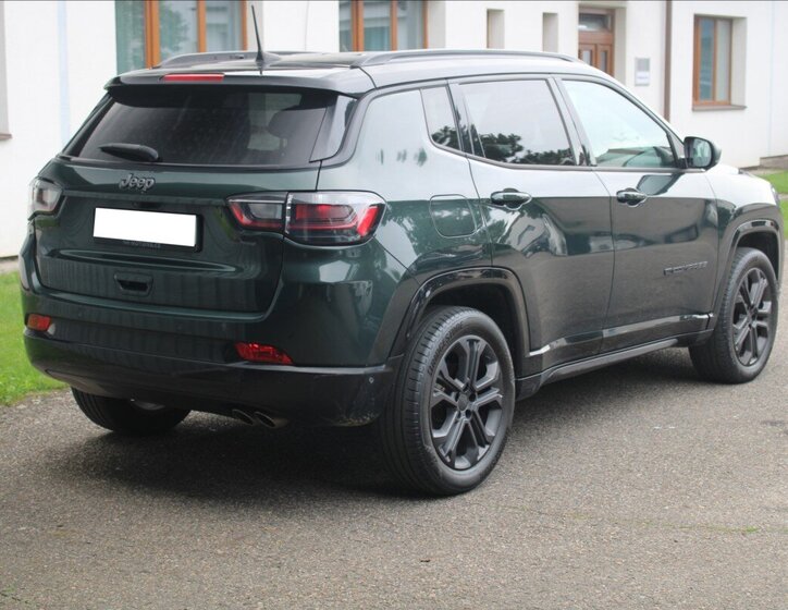 Jeep Compass SUV / Terénní 1,3 l 110 kw