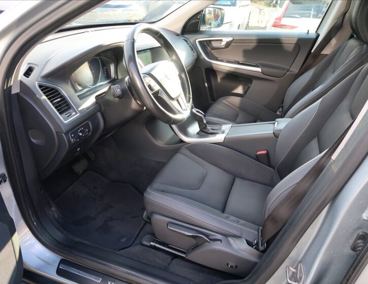 Volvo XC60 SUV 2,4 l 158 kw