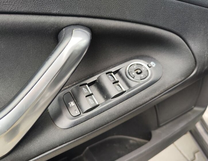 Ford Mondeo Kombi 1,6 l 118 kw