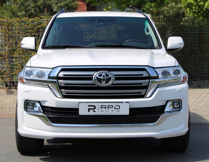 Toyota Land Cruiser 8