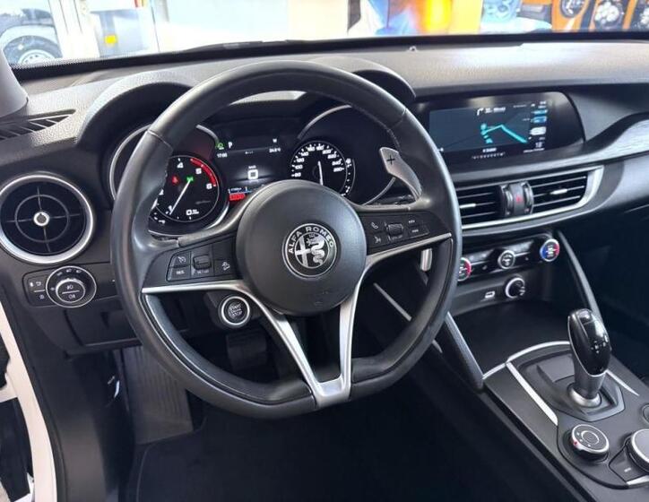 Alfa Romeo Stelvio 15