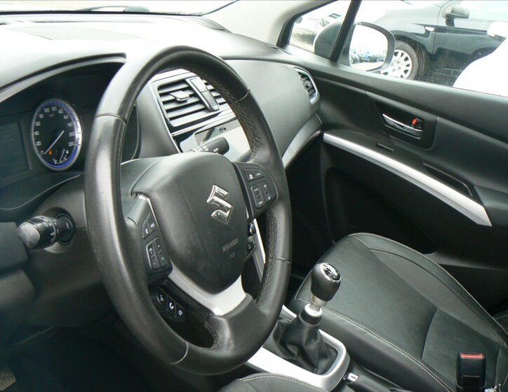 Suzuki SX4 S-Cross SUV / Terénní 1,4 l 103 kw
