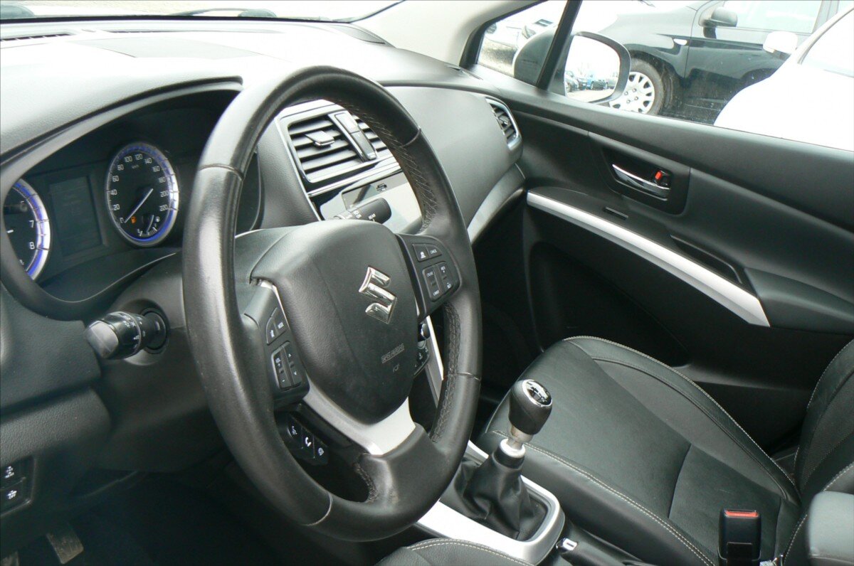 Suzuki SX4 S-Cross SUV / Terénní 1,4 l 103 kw