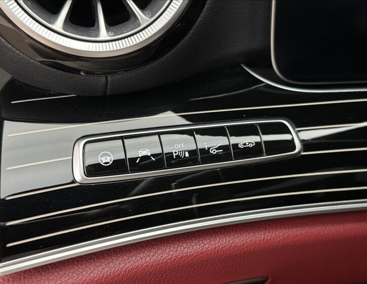 Mercedes-Benz CLS Sedan 3,0 l 320 kw