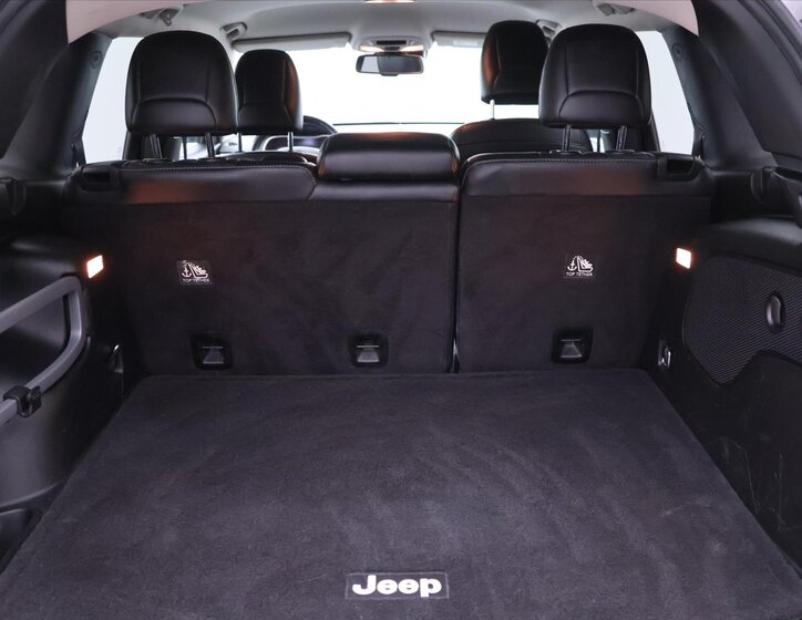 Jeep Cherokee SUV / Terénní 2,2 l 147 kw