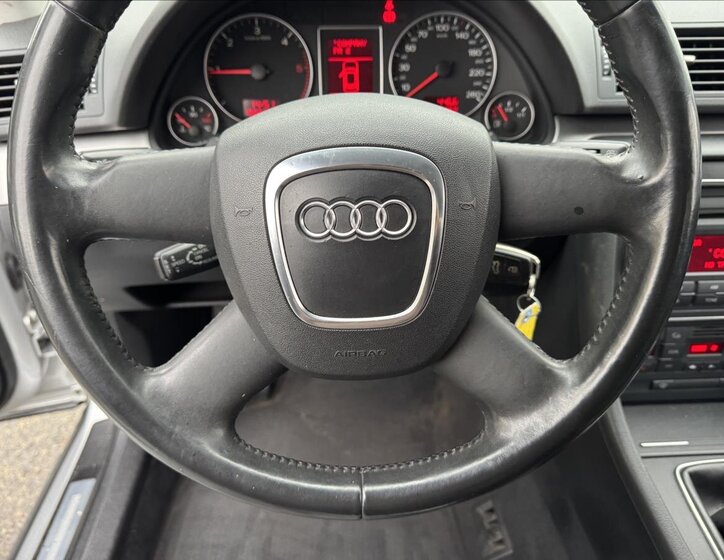 Audi A4 Kombi 2,0 l 103 kw