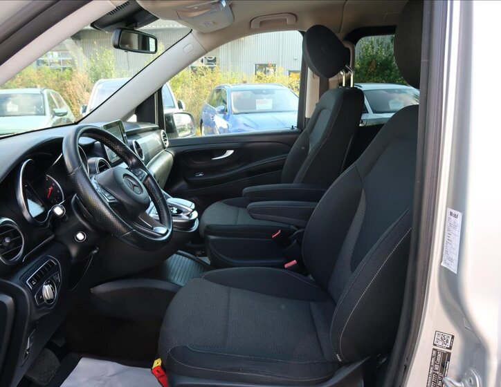 Mercedes-Benz Vito 12