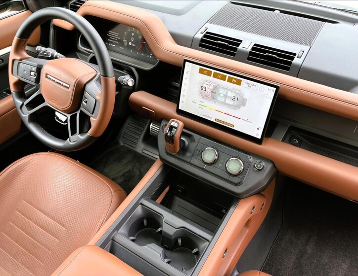 Land Rover Defender SUV 4,4 l 467 kw