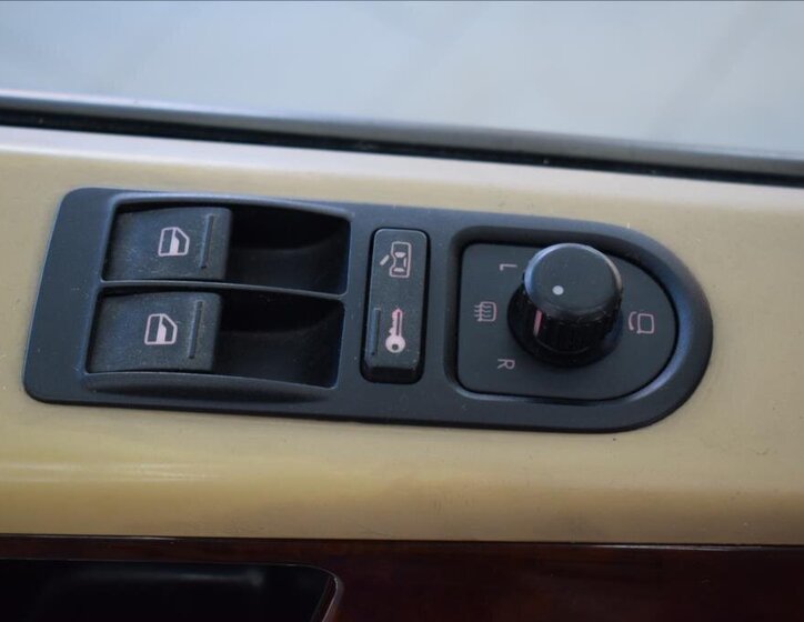 Volkswagen Multivan VAN-Minibus 2,5 l 128 kw