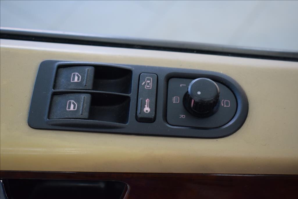 Volkswagen Multivan VAN-Minibus 2,5 l 128 kw