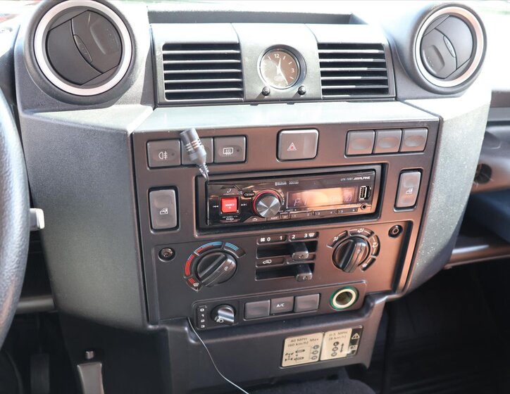 Land Rover Defender SUV 2,4 l 90 kw