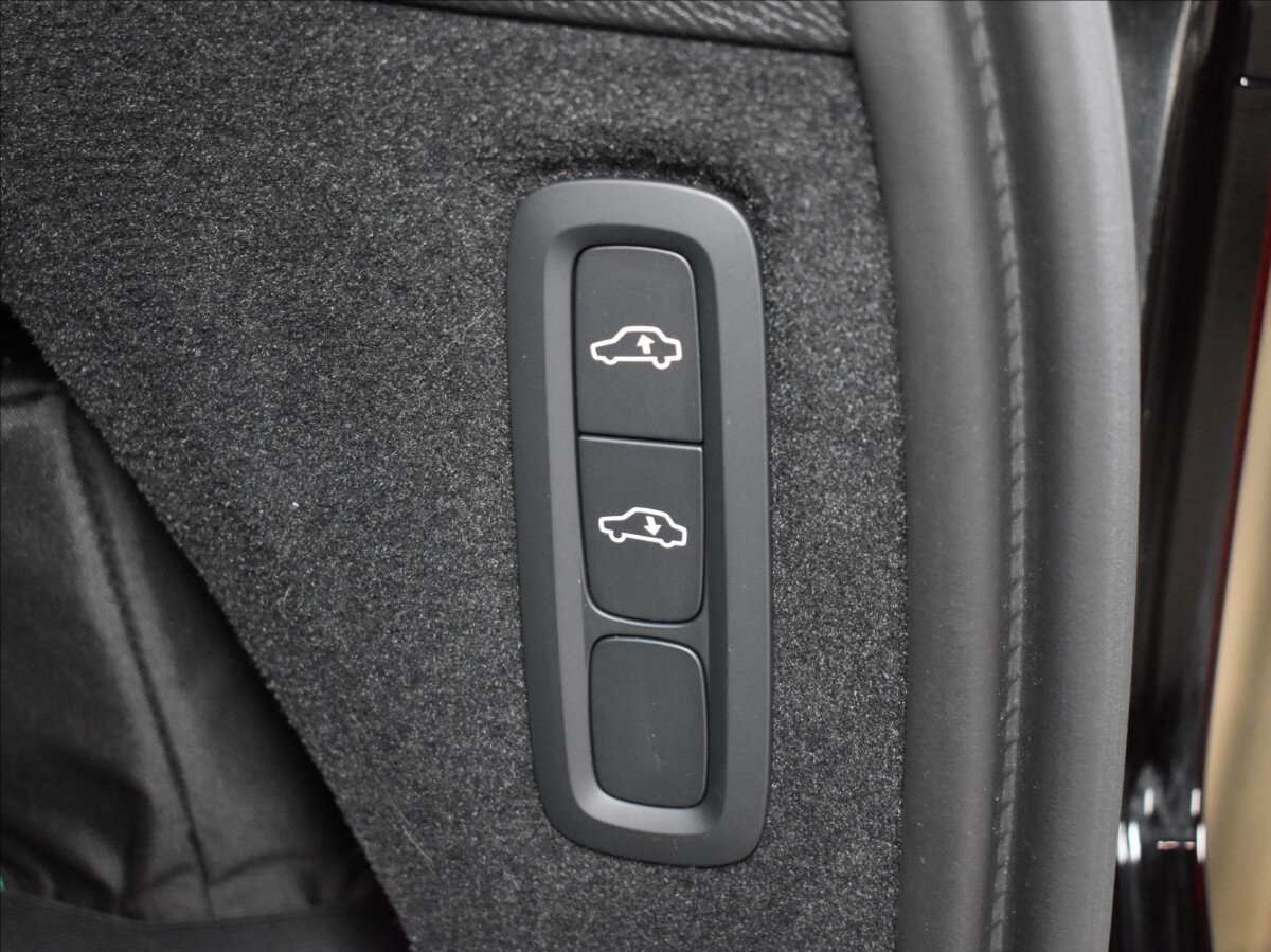 Volvo XC90 SUV 2,0 l 335 kw