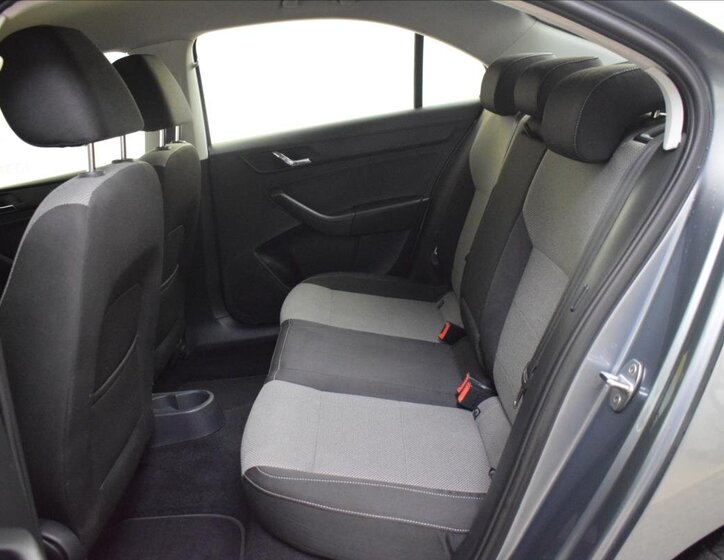 Škoda Rapid Liftback 1,2 l 77 kw