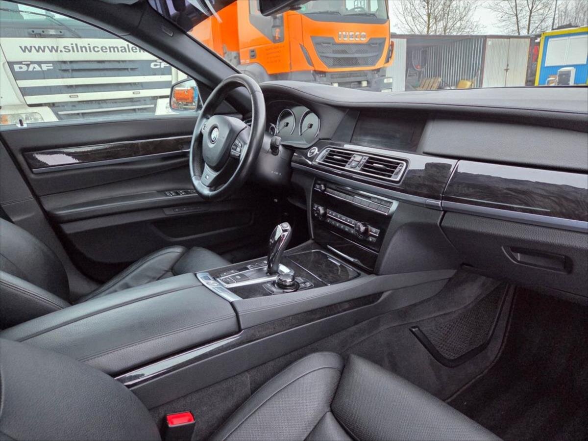 BMW Řada 7 Sedan 4,4 l 300 kw
