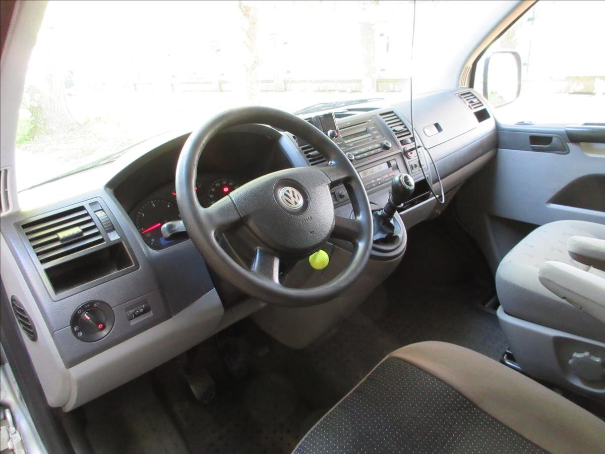 Volkswagen Caravelle Kombi 2,5 l 128 kw