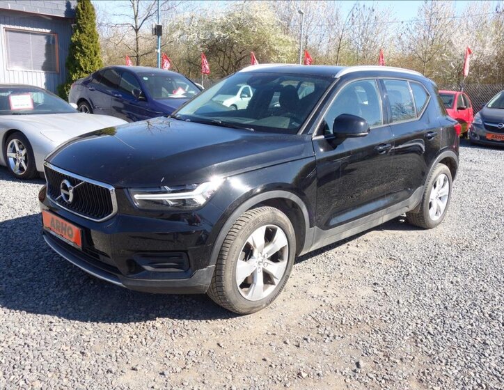 Volvo XC40 SUV / Terénní 2,0 l 140 kw