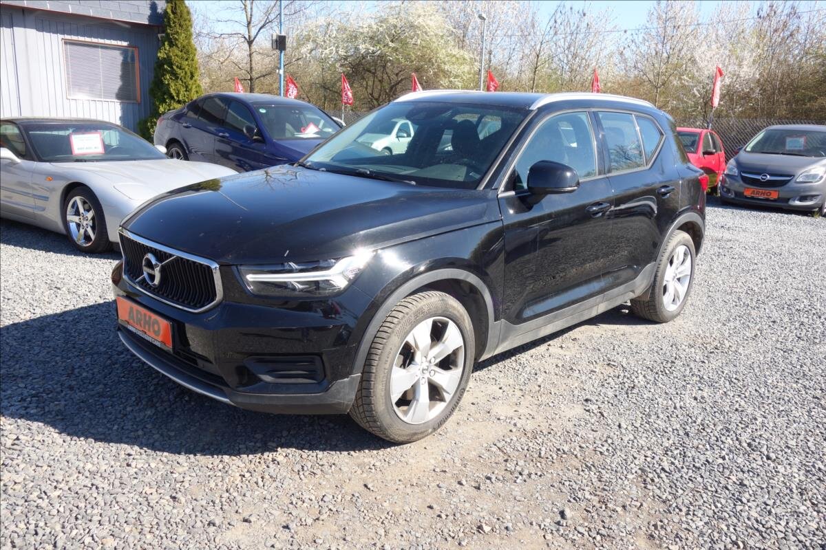 Volvo XC40 SUV / Terénní 2,0 l 140 kw