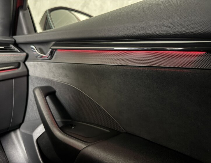 Škoda Octavia Sedan / Limuzína 2,0 l 180 kw