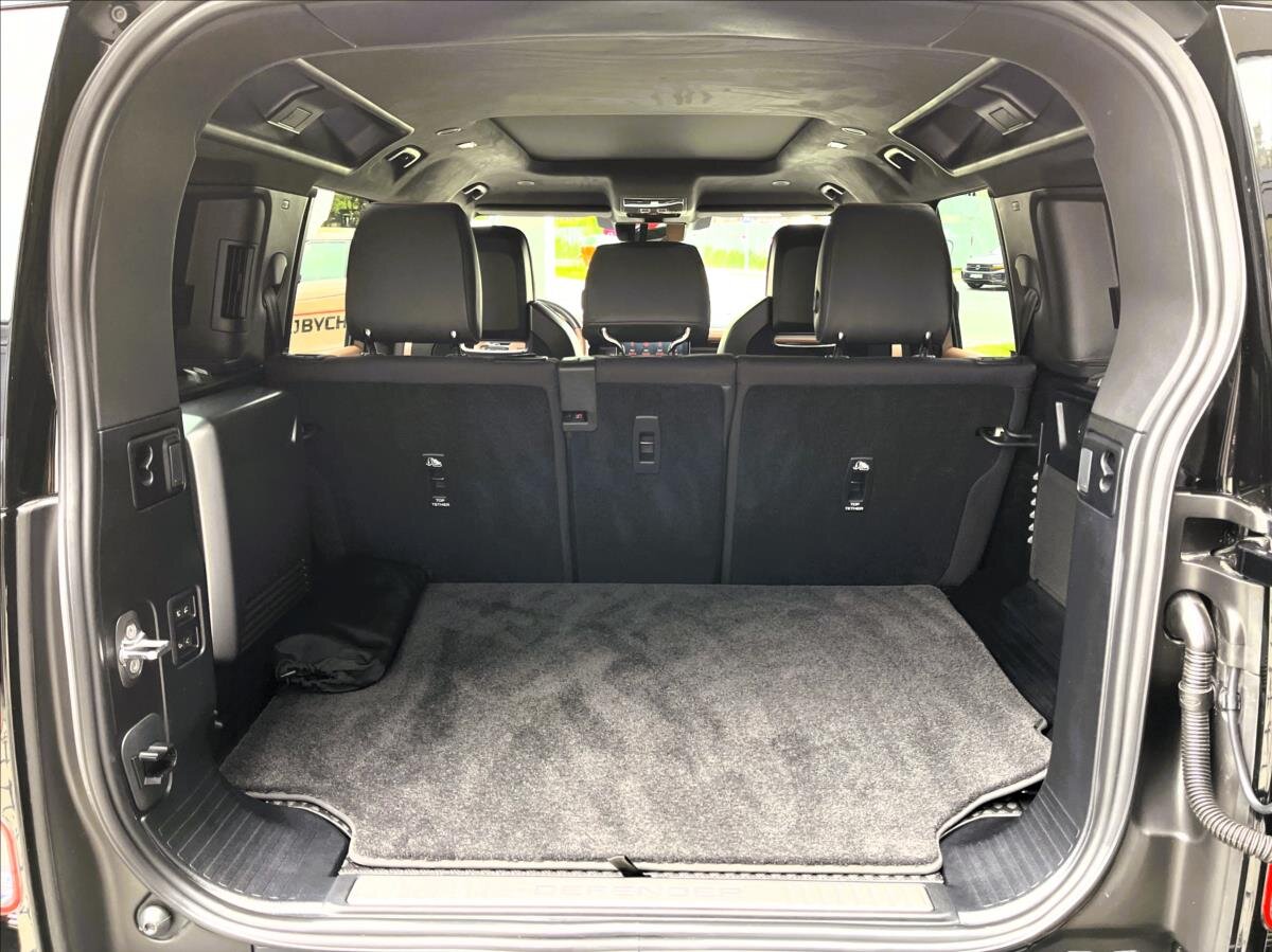 Land Rover Defender SUV / Terénní 4,4 l 467 kw
