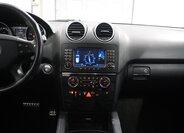 Mercedes-Benz Třídy M SUV 6,2 l 375 kw