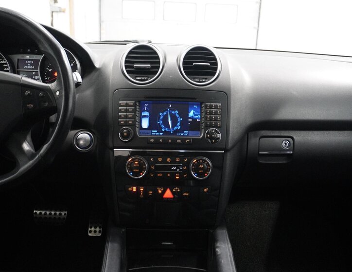 Mercedes-Benz Třídy M SUV 6,2 l 375 kw