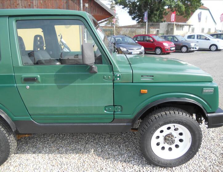 Suzuki Samurai 4