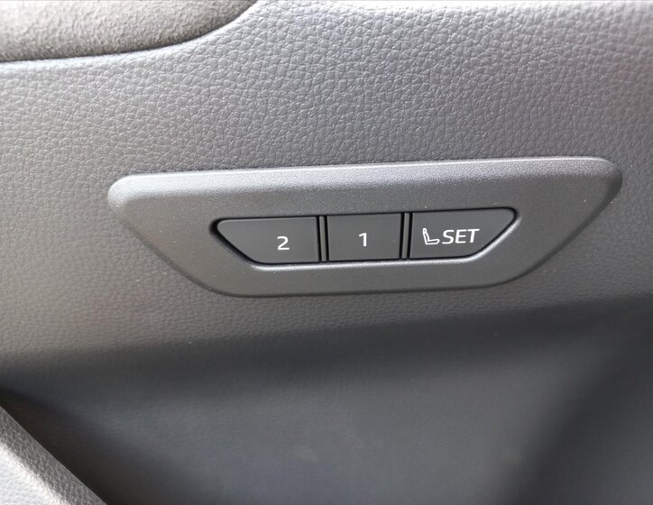 Toyota C-HR CUV / Crossover 2,0 l 112 kw