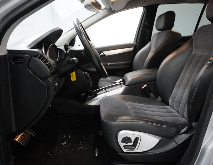 Mercedes-Benz Třídy R SUV 5,0 l 225 kw