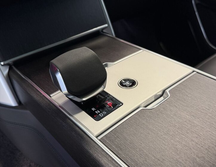 Land Rover Range Rover SUV / Terénní 4,4 l 390 kw