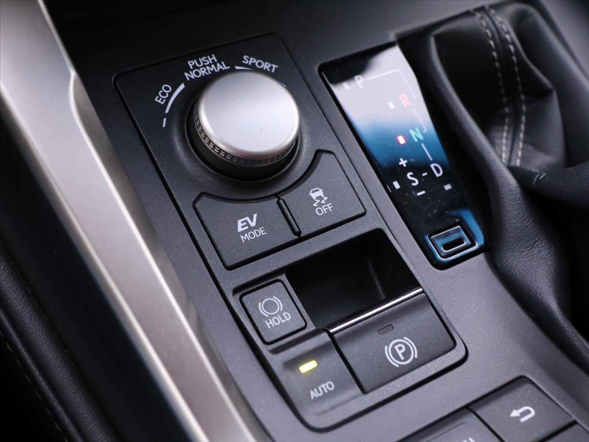 Lexus NX 300h SUV 2,5 l 114 kw