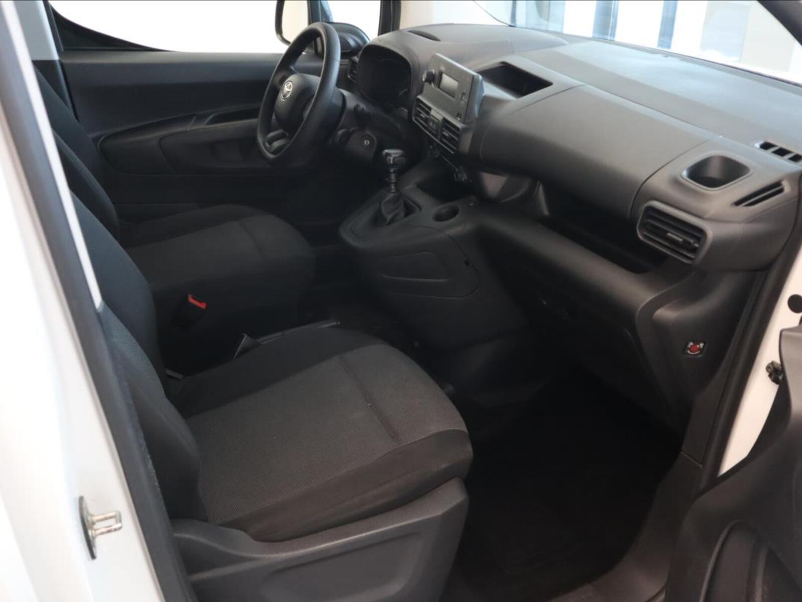 Toyota ProAce 16