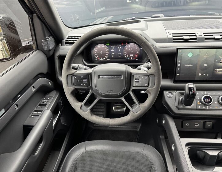 Land Rover Defender 15