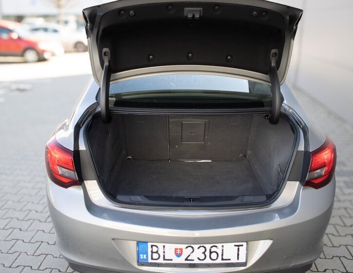 Opel Astra Sedan / Limuzína 1,4 l 103 kw