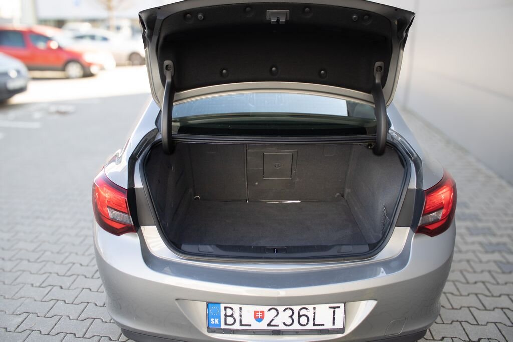 Opel Astra Sedan / Limuzína 1,4 l 103 kw