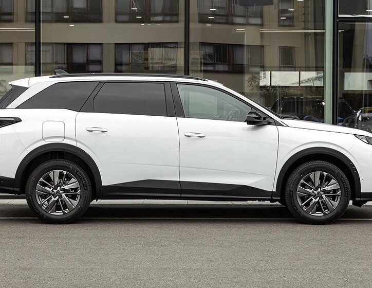 Peugeot 5008 SUV 1,2 l 0