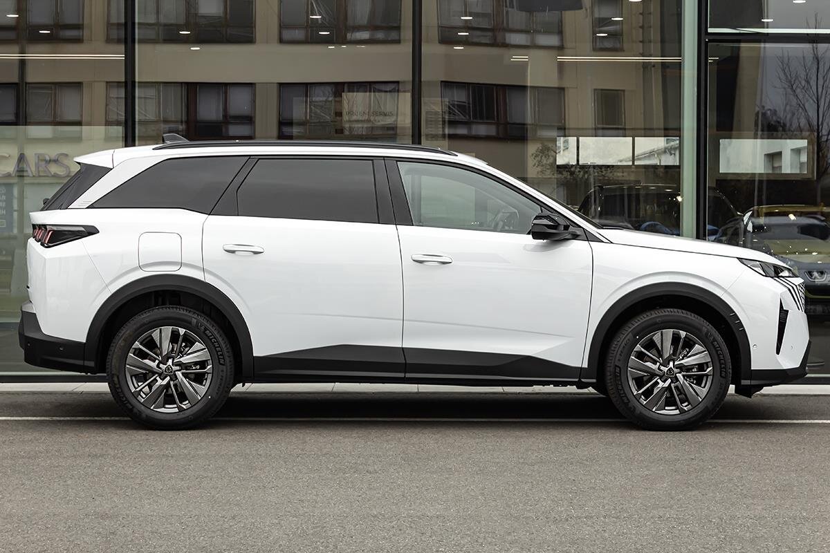 Peugeot 5008 SUV 1,2 l 0