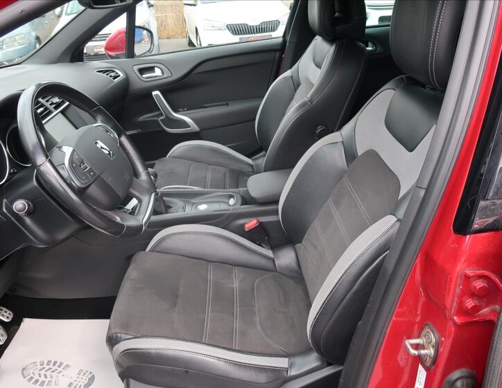 DS Automobiles DS4 Hatchback 1,6 l 88 kw