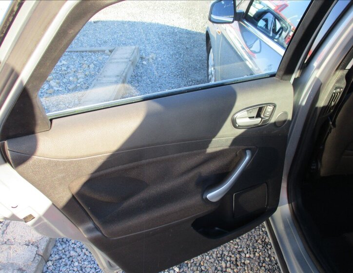 Ford Mondeo Liftback 2,0 l 103 kw