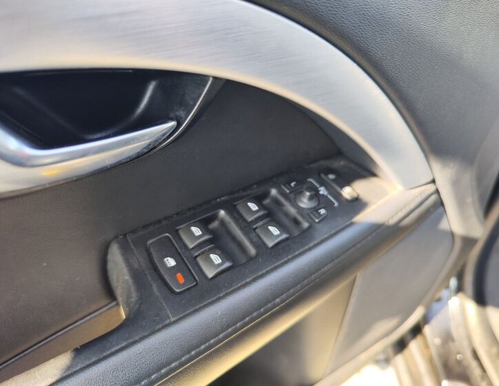 Volvo XC70 Kombi 2,4 l 158 kw