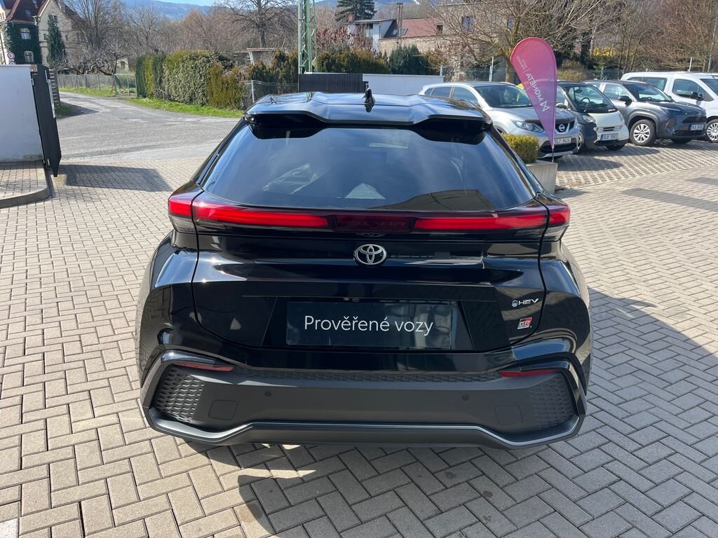 Toyota C-HR SUV / Terénní 2,0 l 112 kw