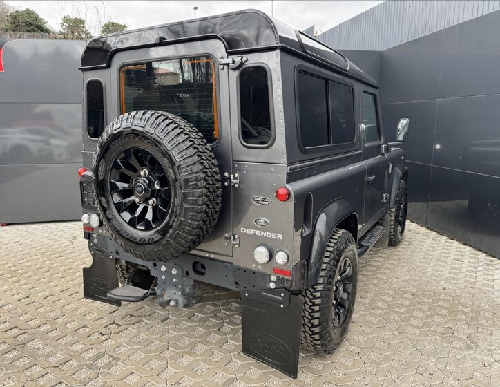 Land Rover Defender Skříň 2,2 l 90 kw