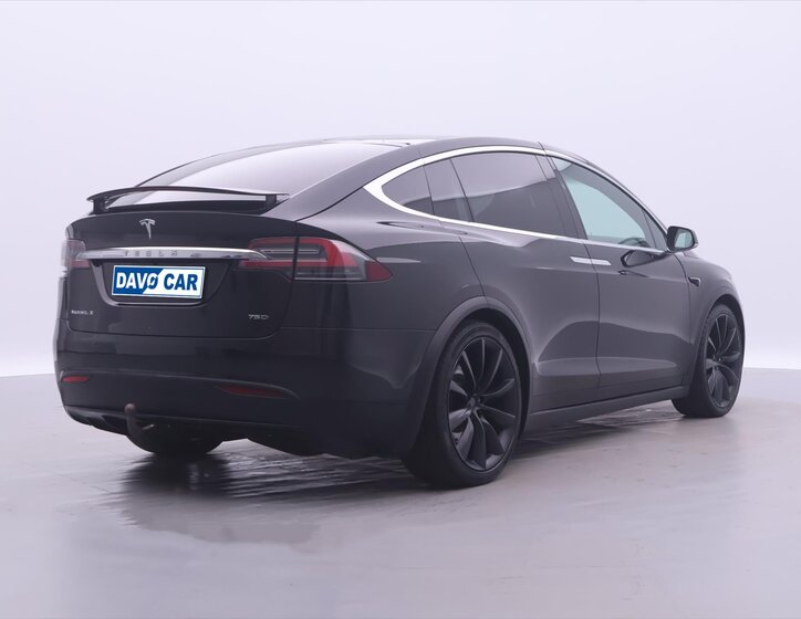 Tesla Model X 7